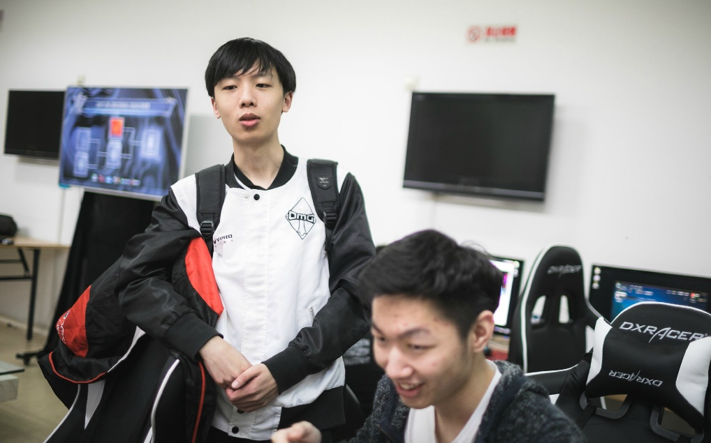 BLG翻盘EG,Xiaohu开启传奇时刻焦点之战四强赛,点燃全场激情 BLG翻盘EG,Xiaohu开启传奇时刻焦点之战四强赛,点燃全场激情