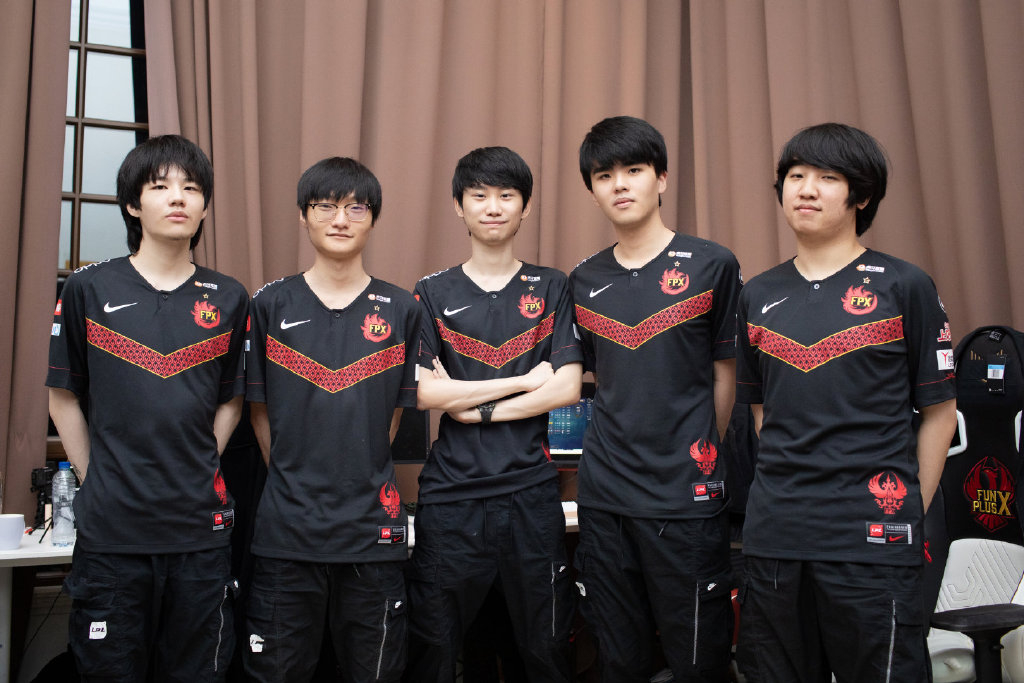 开云体育入口-FPX绝杀KT，Kanavi拿下关键大龙激烈交锋小组赛，引爆全场热议的简单介绍