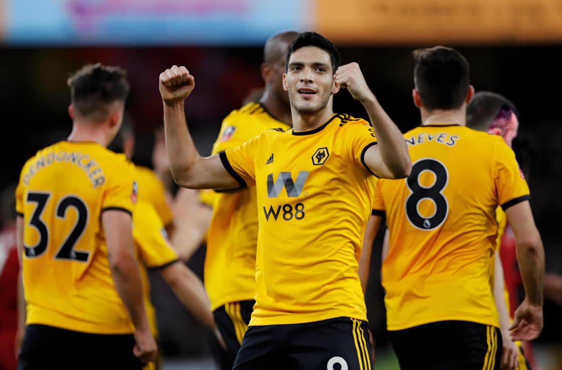 切尔西门将因伤下场,球队缺乏守门员深度的简单介绍 切尔西门将因伤下场,球队缺乏守门员深度的简单介绍