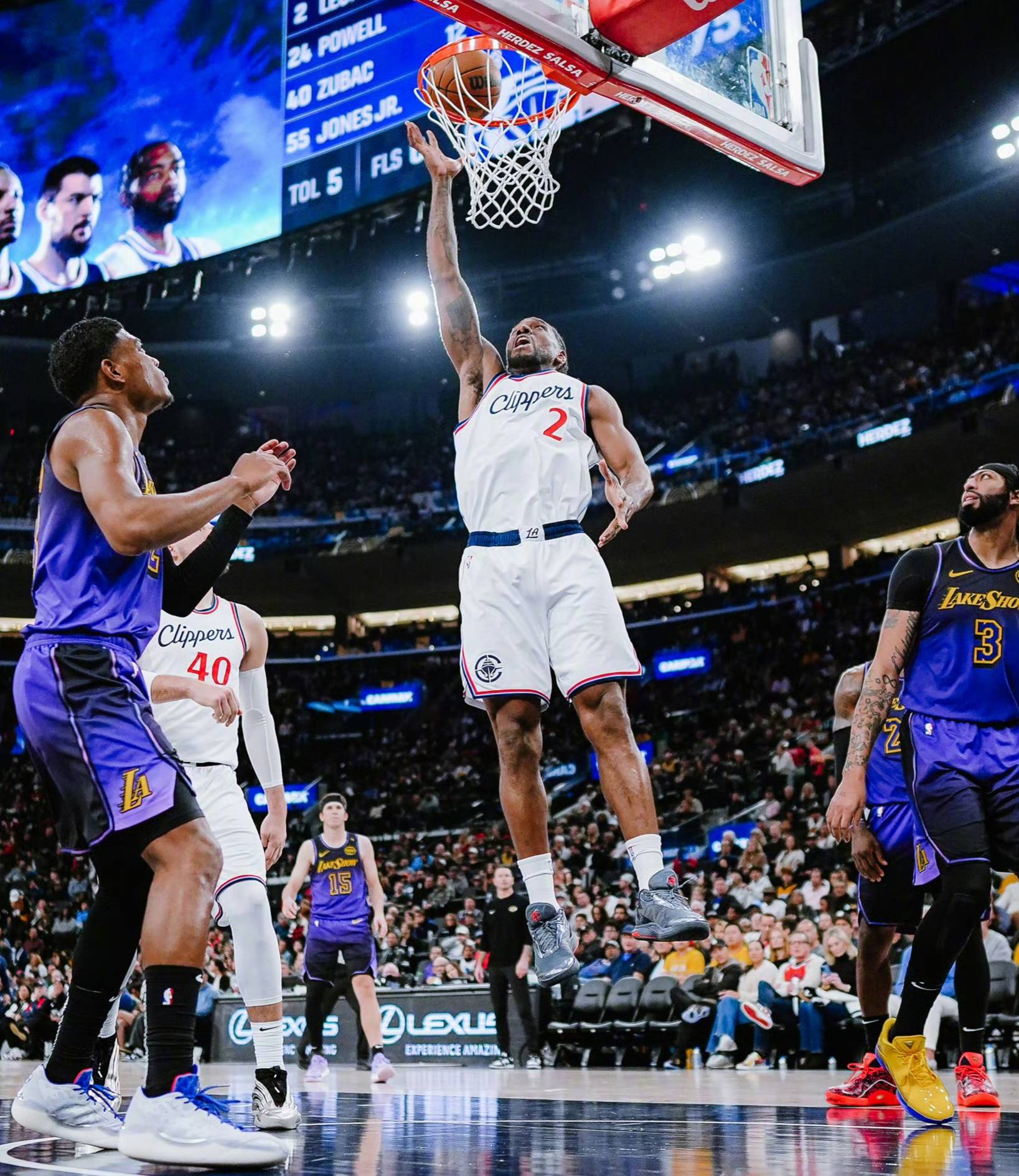 快船队击败马刺,结束两连败 快船队击败马刺,结束两连败