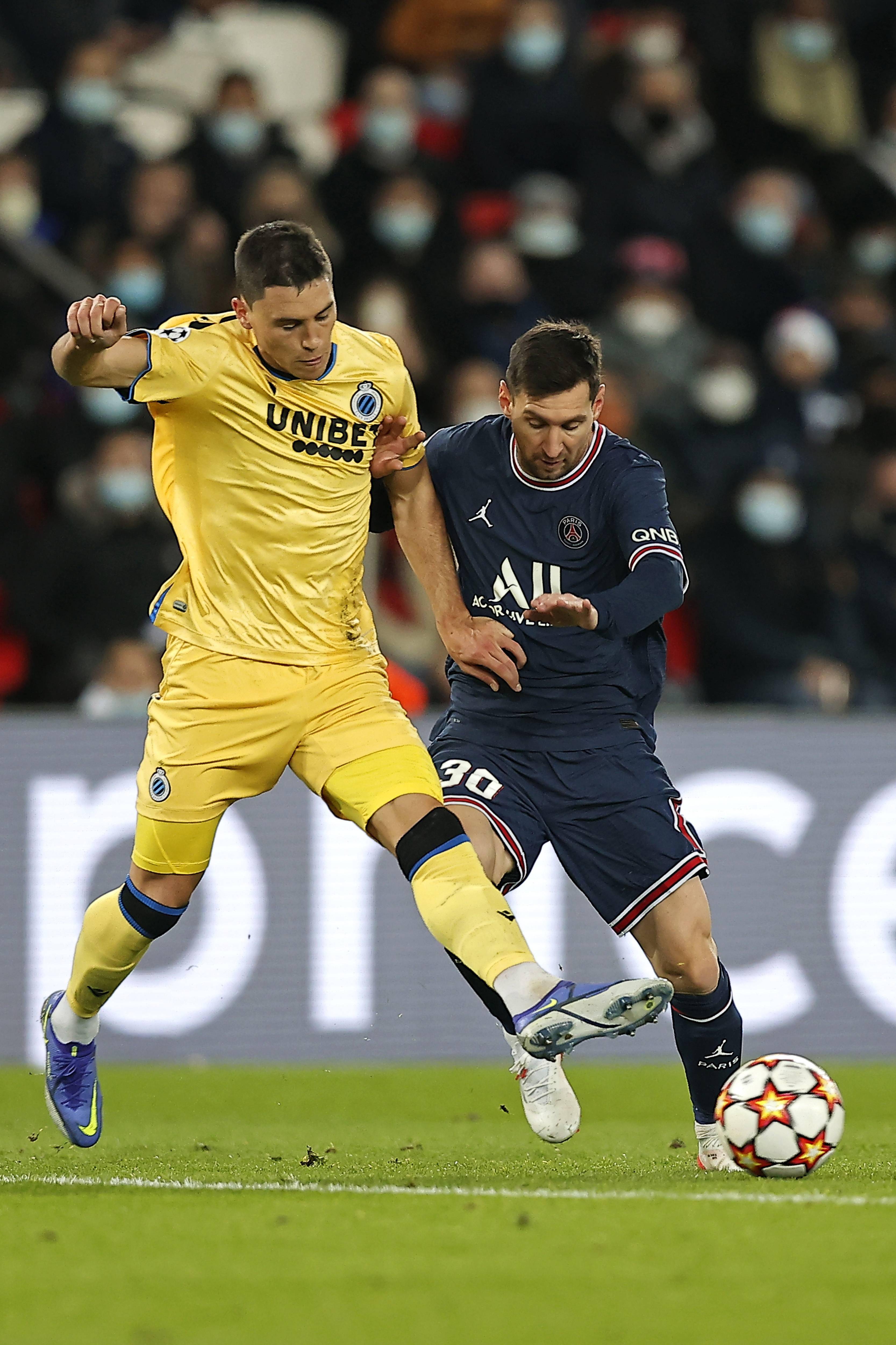 近期足球比赛中球员表现抢眼 近期足球比赛中球员表现抢眼