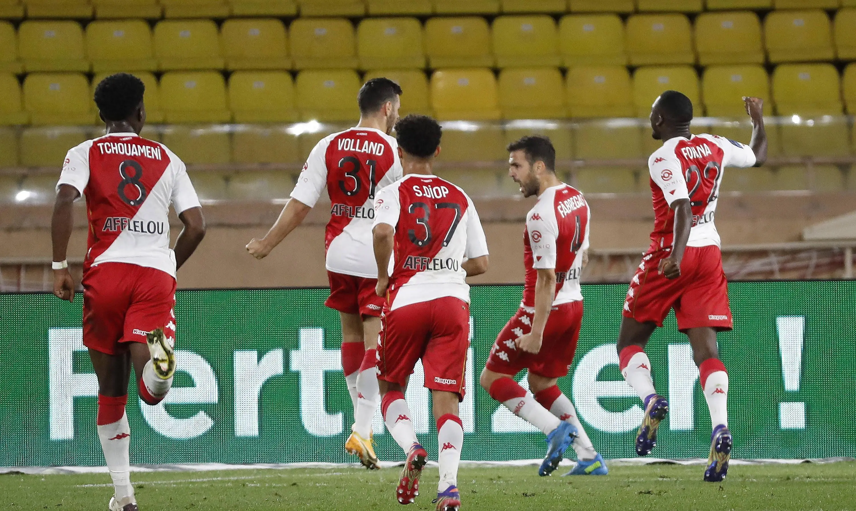 开云体育登录-争议频发！法甲联赛引起球迷热议