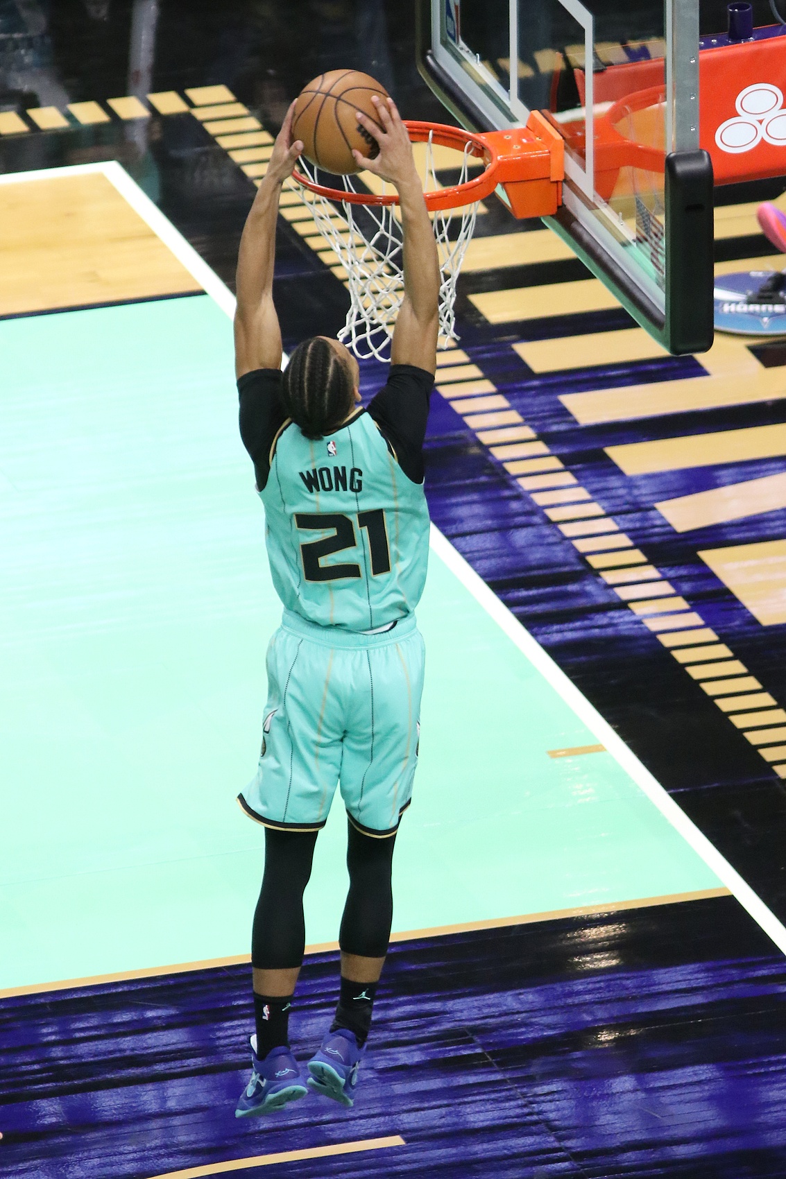 骑士队在比赛中低迷失利于黄蜂队 骑士队在比赛中低迷失利于黄蜂队