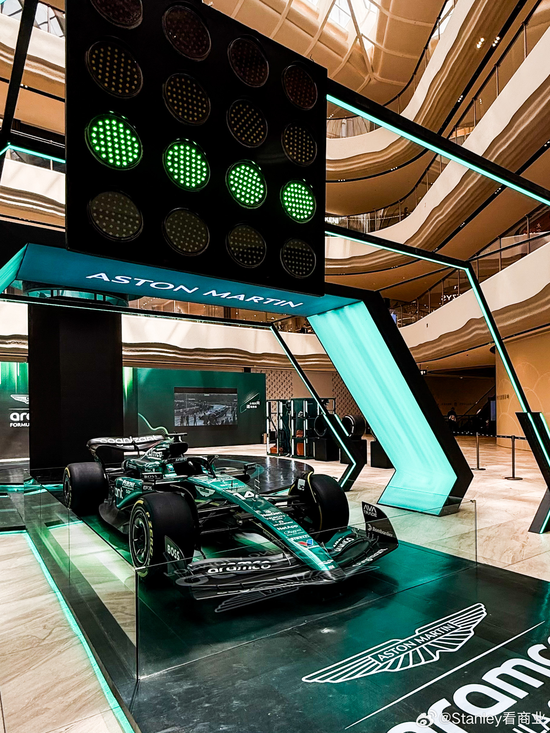 开云体育入口-红牛车队鏖战阿斯顿马丁，阿隆索状态火热的简单介绍