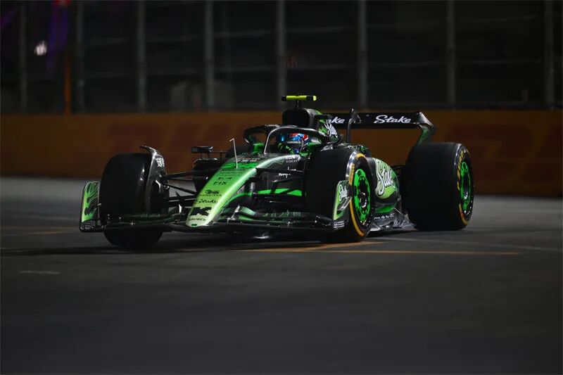 关于迈凯伦完胜索伯车队,周冠宇统治全场的信息 关于迈凯伦完胜索伯车队,周冠宇统治全场的信息