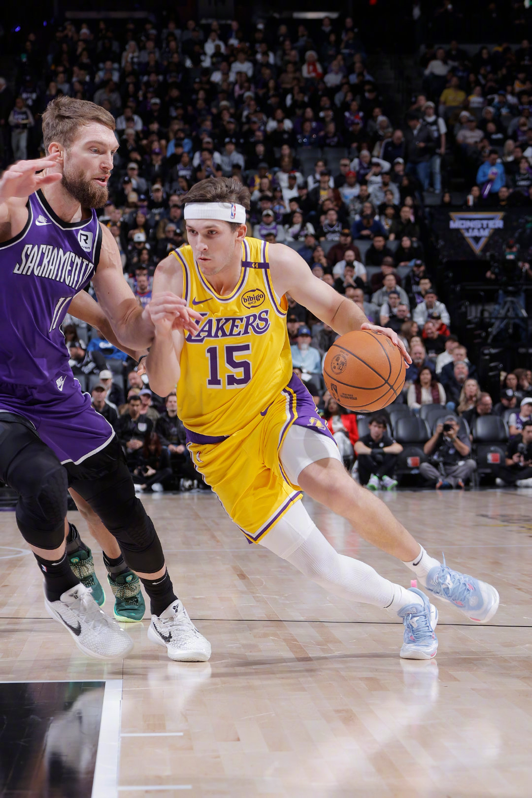 湖人碾压尼克斯,浓眉哥刷新纪录 湖人碾压尼克斯,浓眉哥刷新纪录