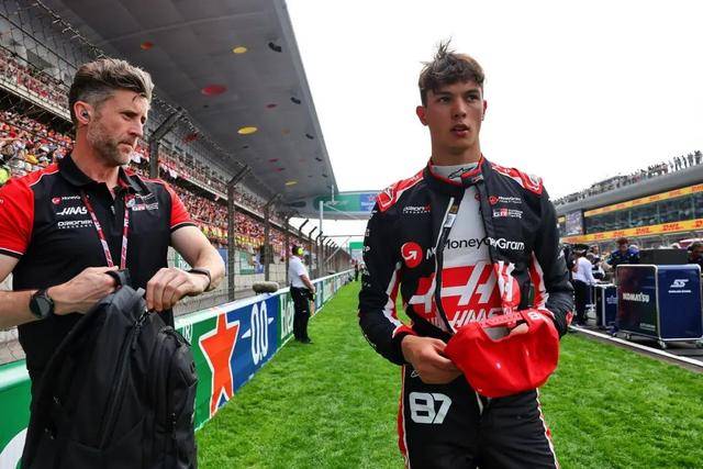 关于红牛车队力克哈斯车队，皮亚斯特里高光表现的信息